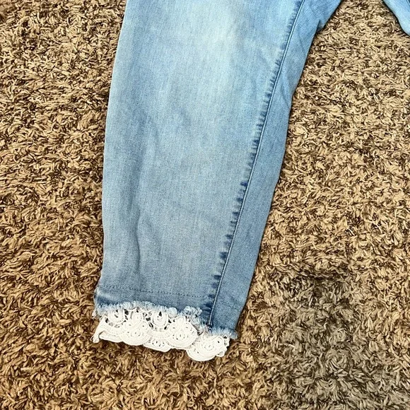 Lane Bryant Jean with lace detail Women’s Plus Size 26 - Picture 2 of 8